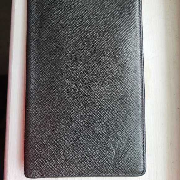 Preloved Authentic Vuitton Taiga Wallet - Picture 1 of 8